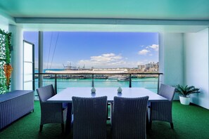 Dining - Premium Waterfront Apartment with Harbour Outlook (Auckland Central)
