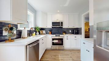 Refrigerador, microondas, parrilla de estufa y lavavajillas