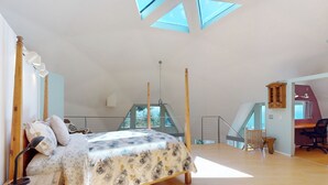 4 soverom, skrivebord, internettilgang og sengetøy