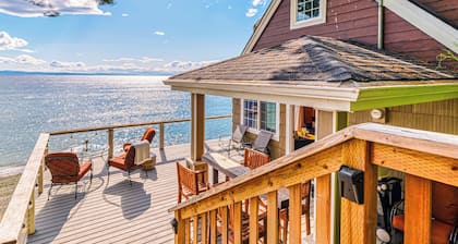 2BR Beachfront Cottage w/ Grill & Expansive Deck