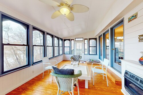 4BR Lakefront Home w/ Dock, Views & Game Room