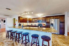 Fridge, microwave, stovetop, dishwasher