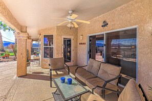 Terrace/patio - Poolside Bliss: Pet-Friendly Lake Havasu City Gem (Lake Havasu City)