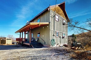 Exterior - Private Hot Tub & Sauna! Midway Family Hideaway (Midway)
