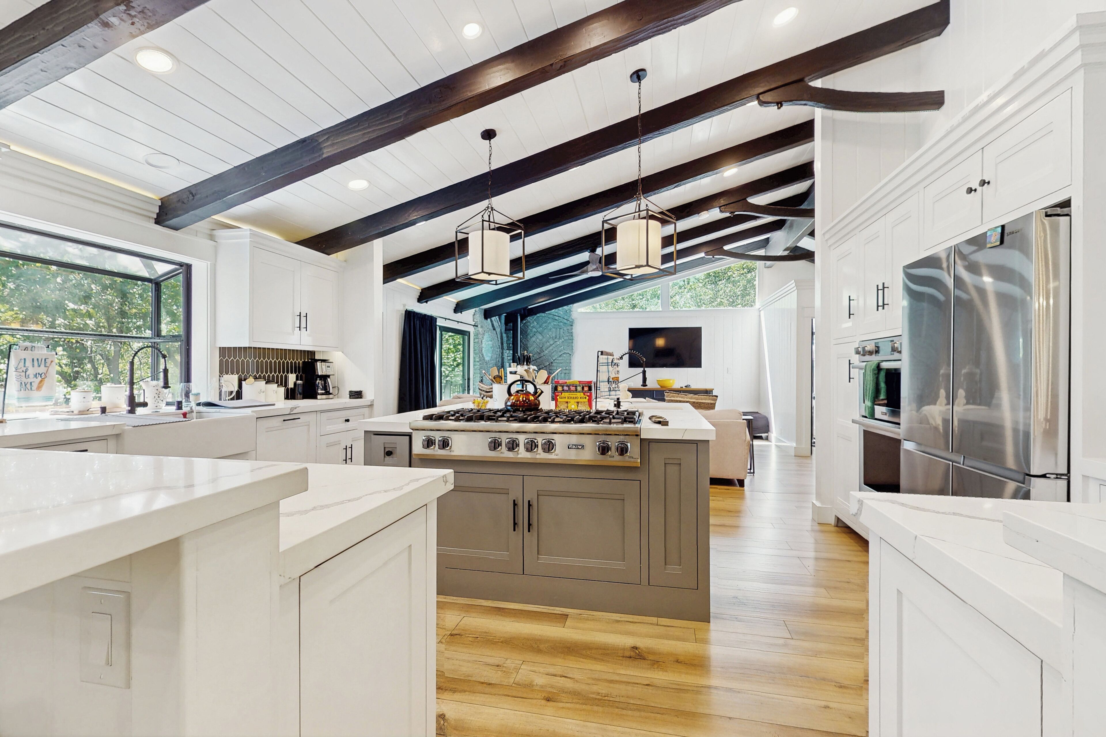 ثلاجة، ميكروويف، موقد طهي مسطح، غسالة أطباق