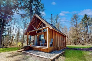 Exterior - 1 BR Dog-Friendly Home w/ Fire Pit, Near Creek (Toledo)