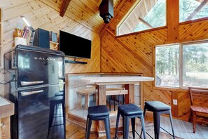 Dining - Romantic 15-Acre Hideout Near Foster Creek! (Toledo)