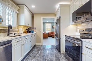 Refrigerador, microondas, parrilla de estufa y lavavajillas