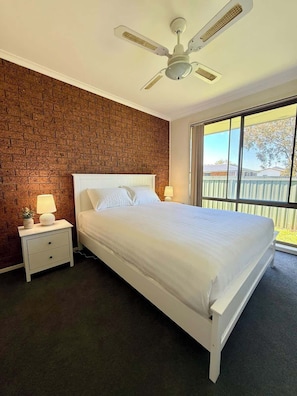 2 bedrooms, iron/ironing board, free WiFi, bed sheets