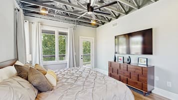 Bureau, fer et planche à repasser, accès Internet, draps fournis