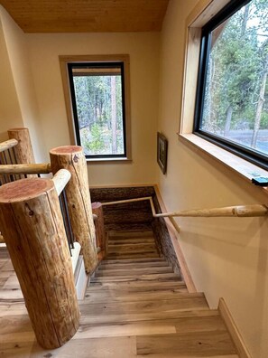 Interior - Waterfront Log Cabin - Sunriver (Bend)