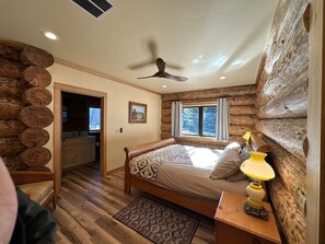 Planxa i posts de planxar, wifi i roba de llit 