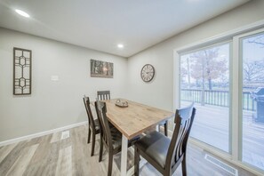 Dining - Lakeside Retreat next to Conservation Area (Rolla)