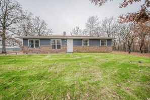 Exterior - Lakeside Retreat next to Conservation Area (Rolla)