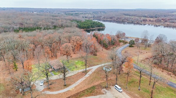 Aerial view - Lakeside Retreat next to Conservation Area (Rolla)
