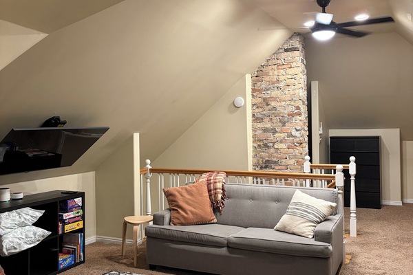 Smart TV, books, stereo