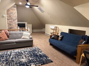 Smart-TV, Bücher, Stereoanlage