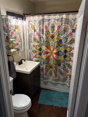 Haartrockner, Handtücher, Seife, Shampoo