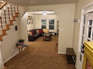 Smart-TV, Bücher, Stereoanlage