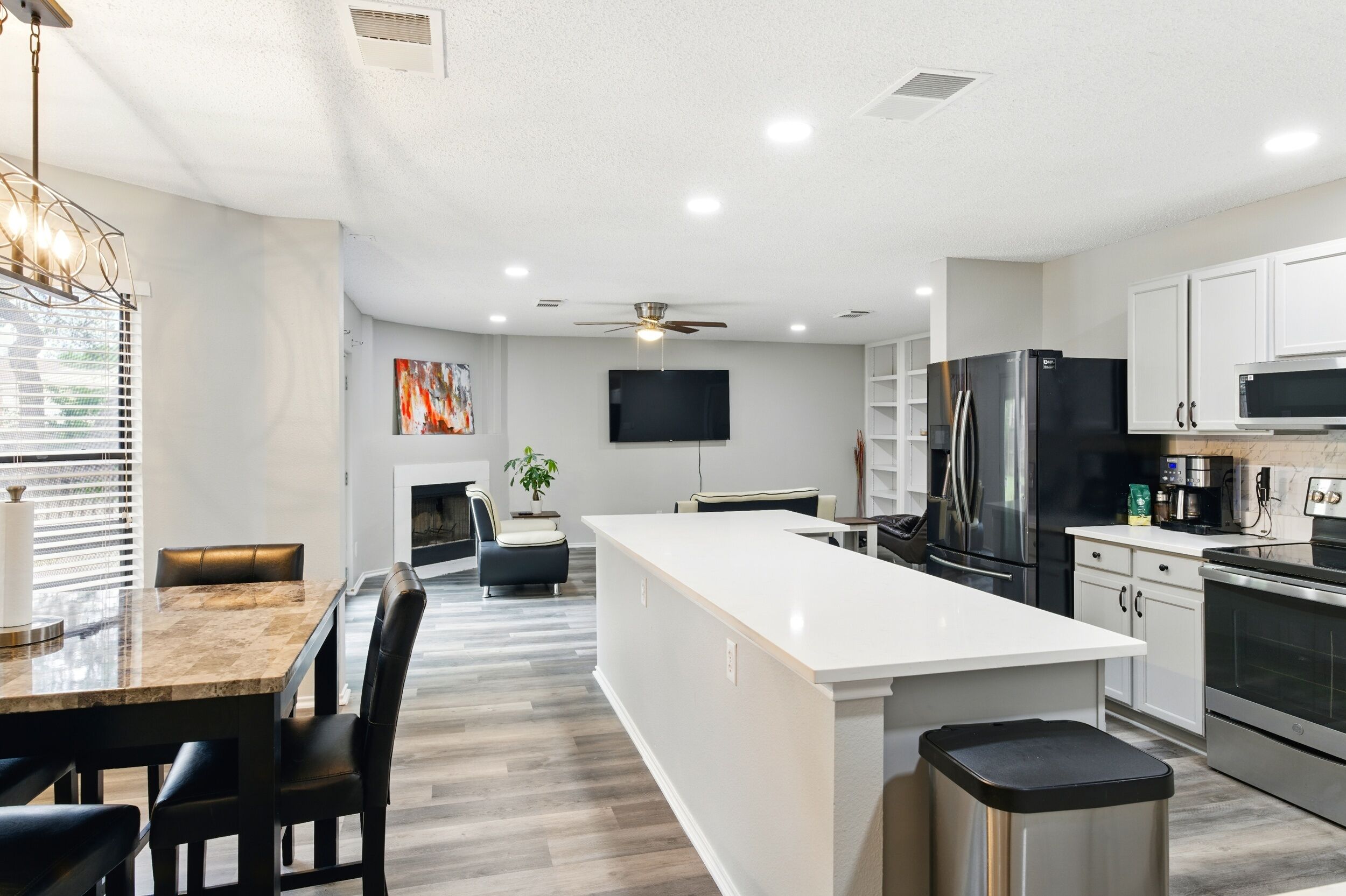 Micro-ondes, plaque de cuisson, lave-vaisselle