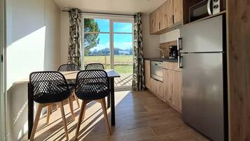 KĂŒhlschrank, Mikrowelle, GeschirrspĂŒler