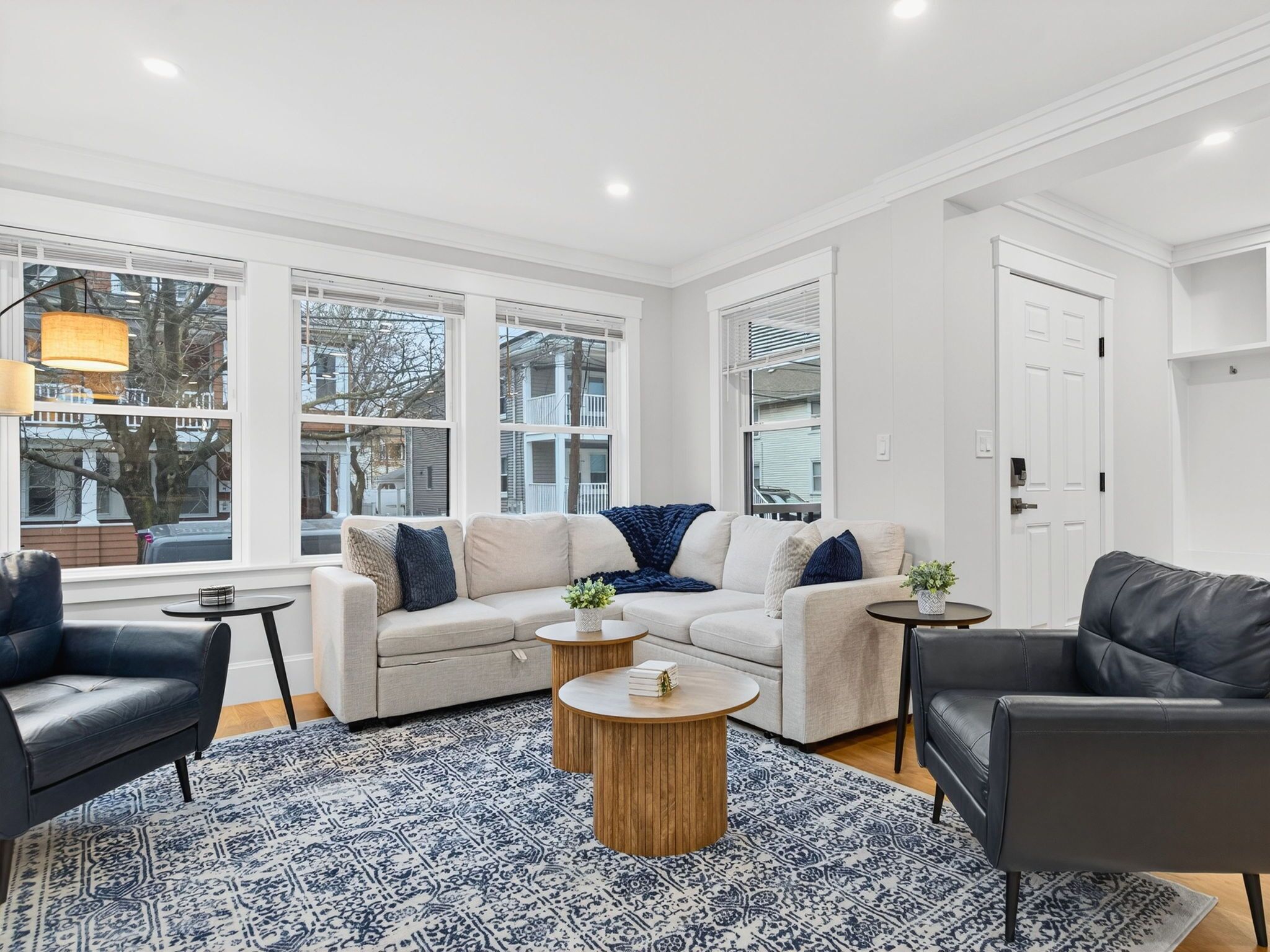 Smart TV, futbolito y tenis de mesa 