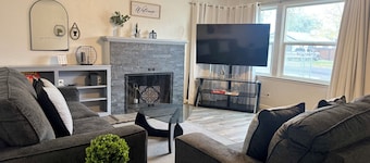 Comfortable 2BR Home • King Bed • 1 Bath