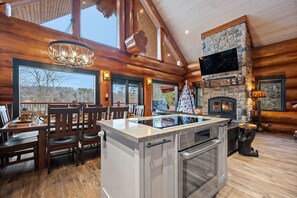 Private kitchen - Luxury 5-BR Waterfront Log Home w/ Sauna, Hot Tub, Fireplace & Game Room (Trent Hills)