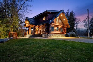 Exterior - Luxury 5-BR Waterfront Log Home w/ Sauna, Hot Tub, Fireplace & Game Room (Trent Hills)