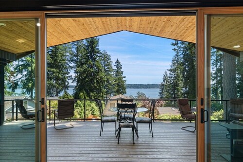 The Treasure Trove - A Dog-Friendly Waterview Gem
