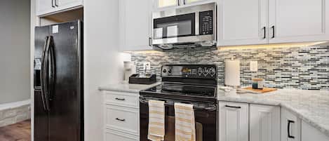 Mikroaaltouuni, uuni, liesi, astianpesukone