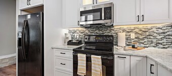 Jacksonville Family Oasis with Screened Heated Pool Sleeps 10