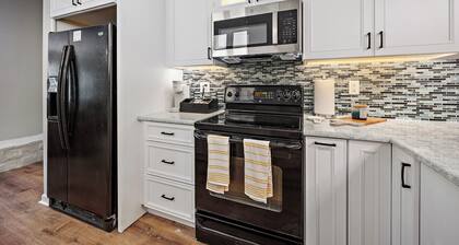 Jacksonville Family Oasis with Screened Heated Pool Sleeps 10