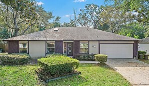 Exterior - Spacious Family Oasis with Screened Pool Sleeps 10 (Jacksonville)