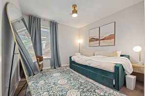 4 bedrooms, WiFi, bed sheets - Spacious Family Oasis with Screened Pool Sleeps 10 (Jacksonville)