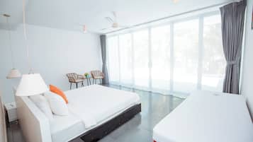 5 bedrooms, iron/ironing board, free WiFi, bed sheets