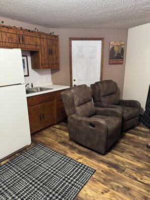 Een televisie en een dvd-speler