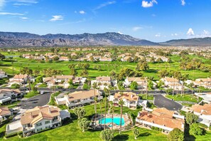 Exterior - Poolside Lower Level 3-bedroom condo in fantastic Palm Desert (Palm Desert)