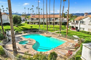 Outdoor pool - Poolside Lower Level 3-bedroom condo in fantastic Palm Desert (Palm Desert)