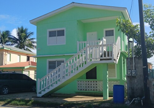 Perfect 2-bedroom apartment with AC in gorgeous Dangriga