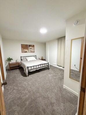 WiFi, bed sheets - Cozy Country Escape  Private Watertown Retreat – 45 Min to Twin Cities Thrills! (Watertown)