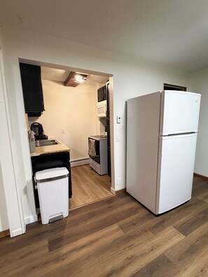 Private kitchen - Cozy Country Escape  Private Watertown Retreat – 45 Min to Twin Cities Thrills! (Watertown)