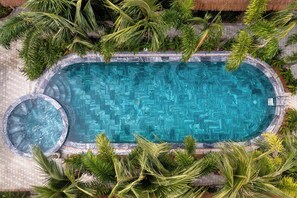 Açık yüzme havuzu