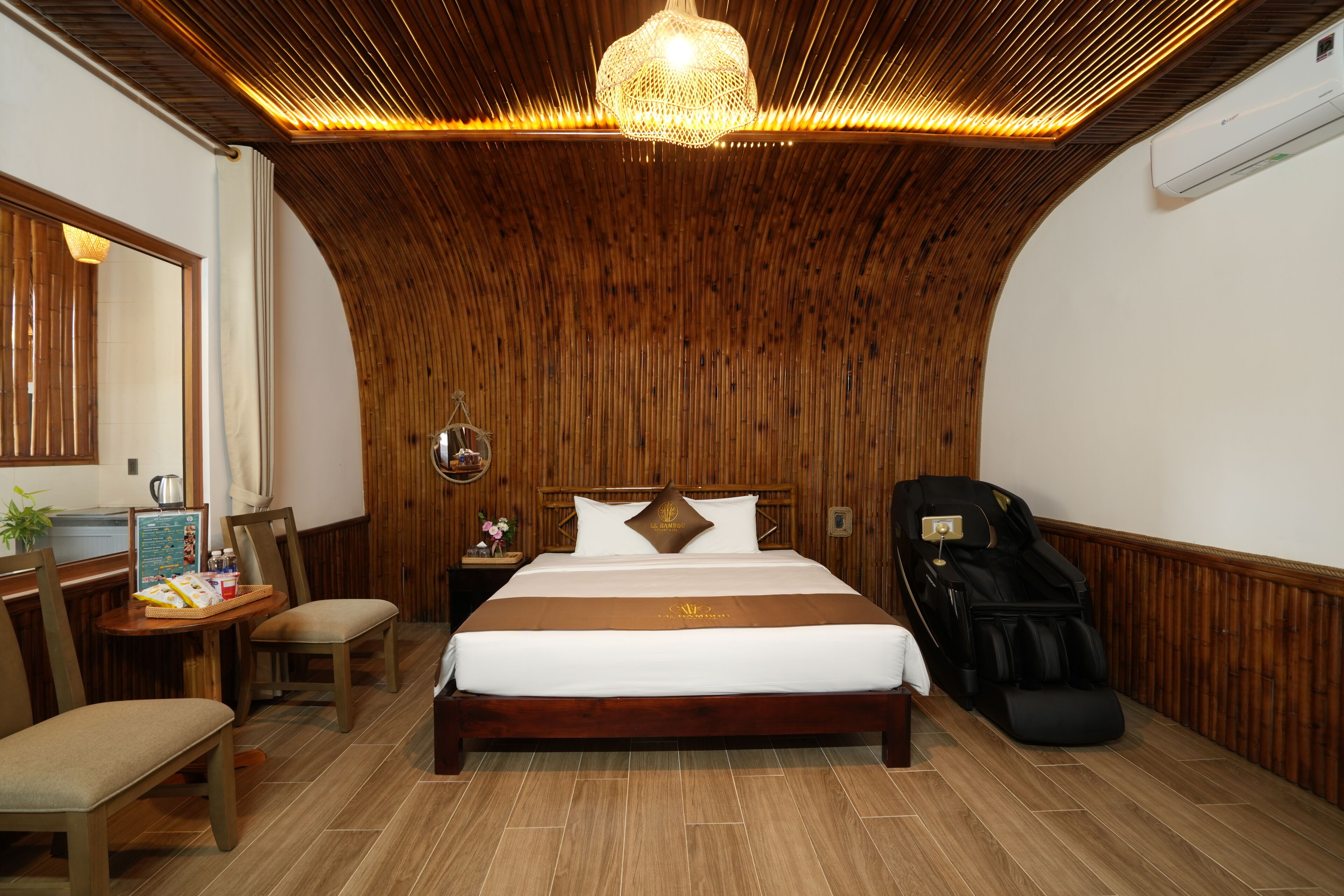 Habitación Deluxe doble, vistas al jardín | Escritorio, cortinas opacas, wifi gratis y ropa de cama