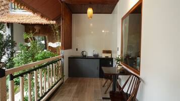 Frigobar, utensilios de cocina