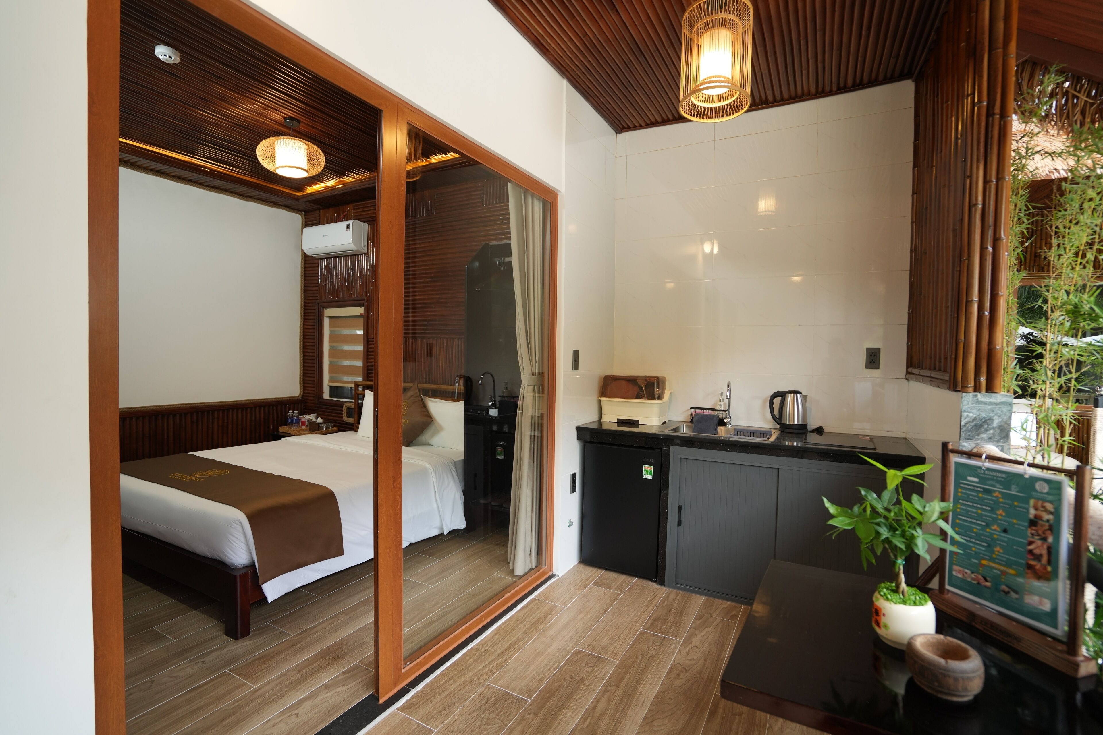 Family Room, Connecting Rooms | Private kitchenette | Mini-fridge, cookware/dishes/utensils