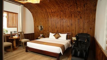 Escritorio, cortinas blackout, wifi gratis y ropa de cama