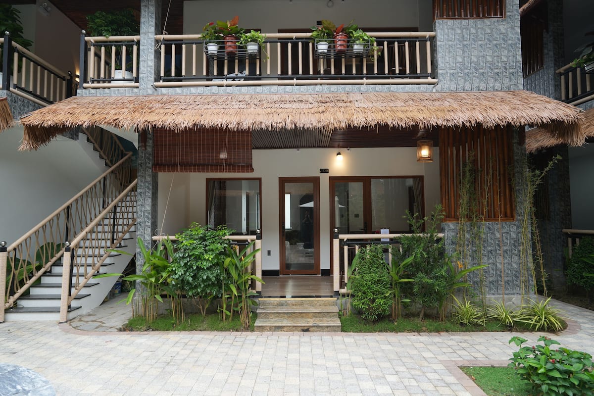 Family Room, Connecting Rooms | Garden view