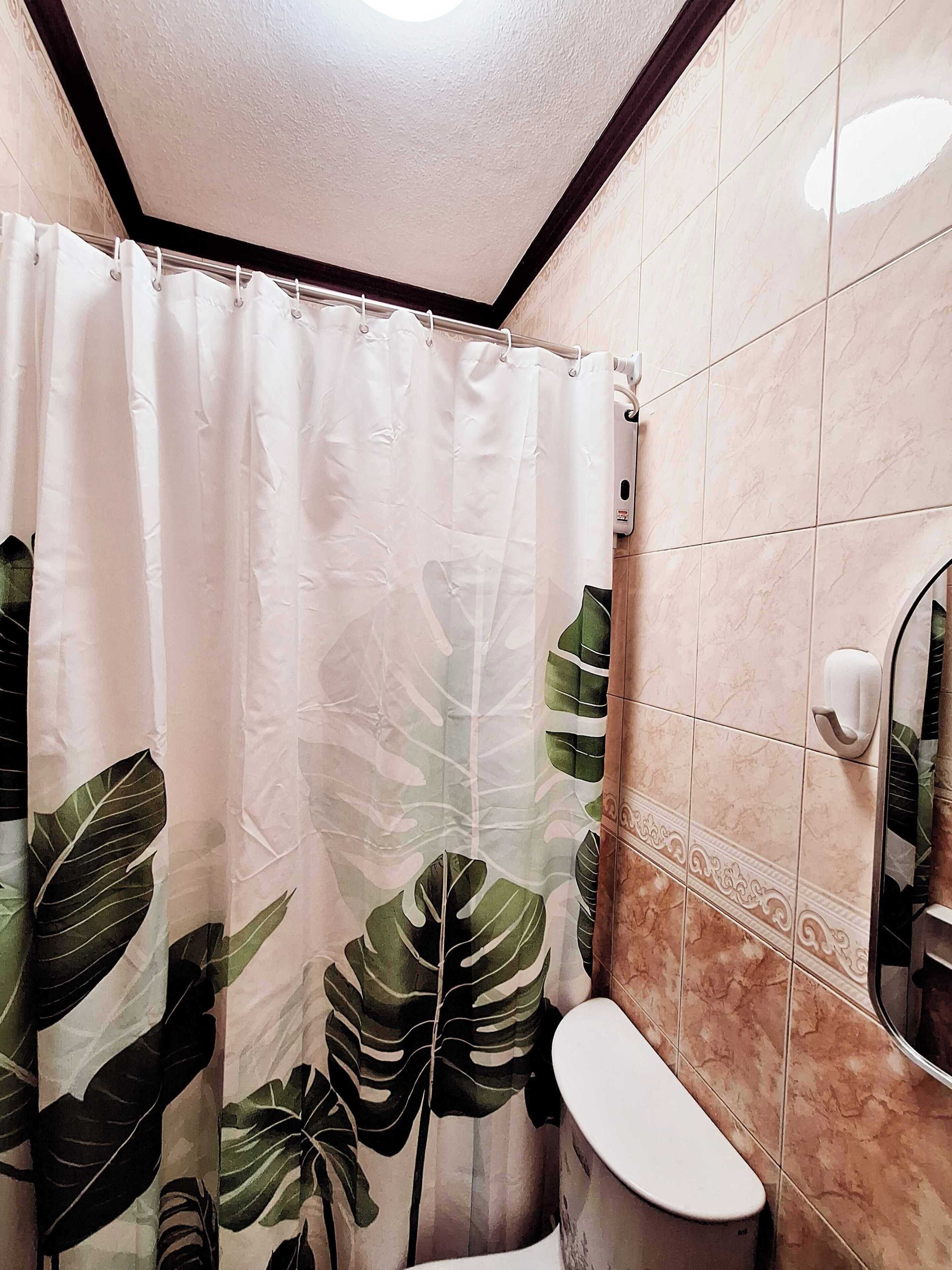 Hiustenkuivaaja, bidee, pyyhkeet, saippua