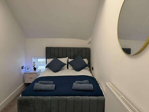 WiFi, bed sheets - Cardiff Central Gem - 2 Bed Apartment (Cardiff)